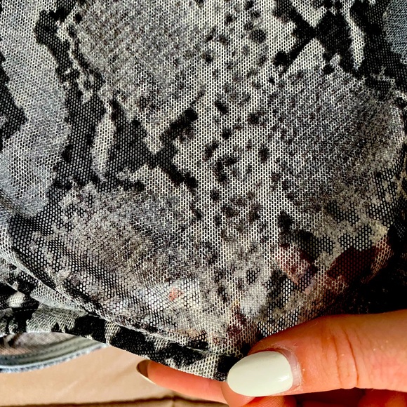 Mesh Snakeskin Crop - Picture 2 of 3